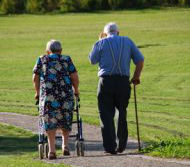 Seniors sur un sentier